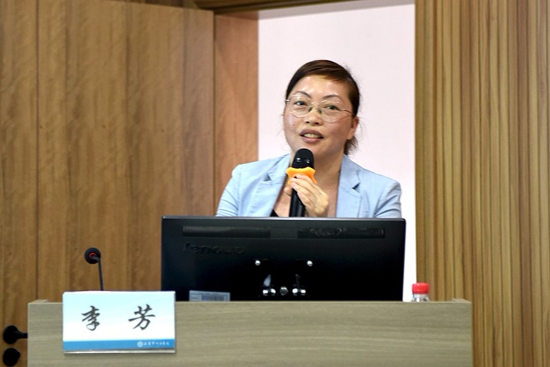李芳.jpg